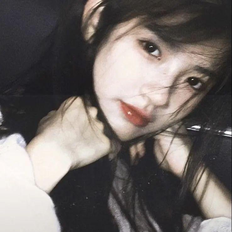 隔壁的女孩 封面